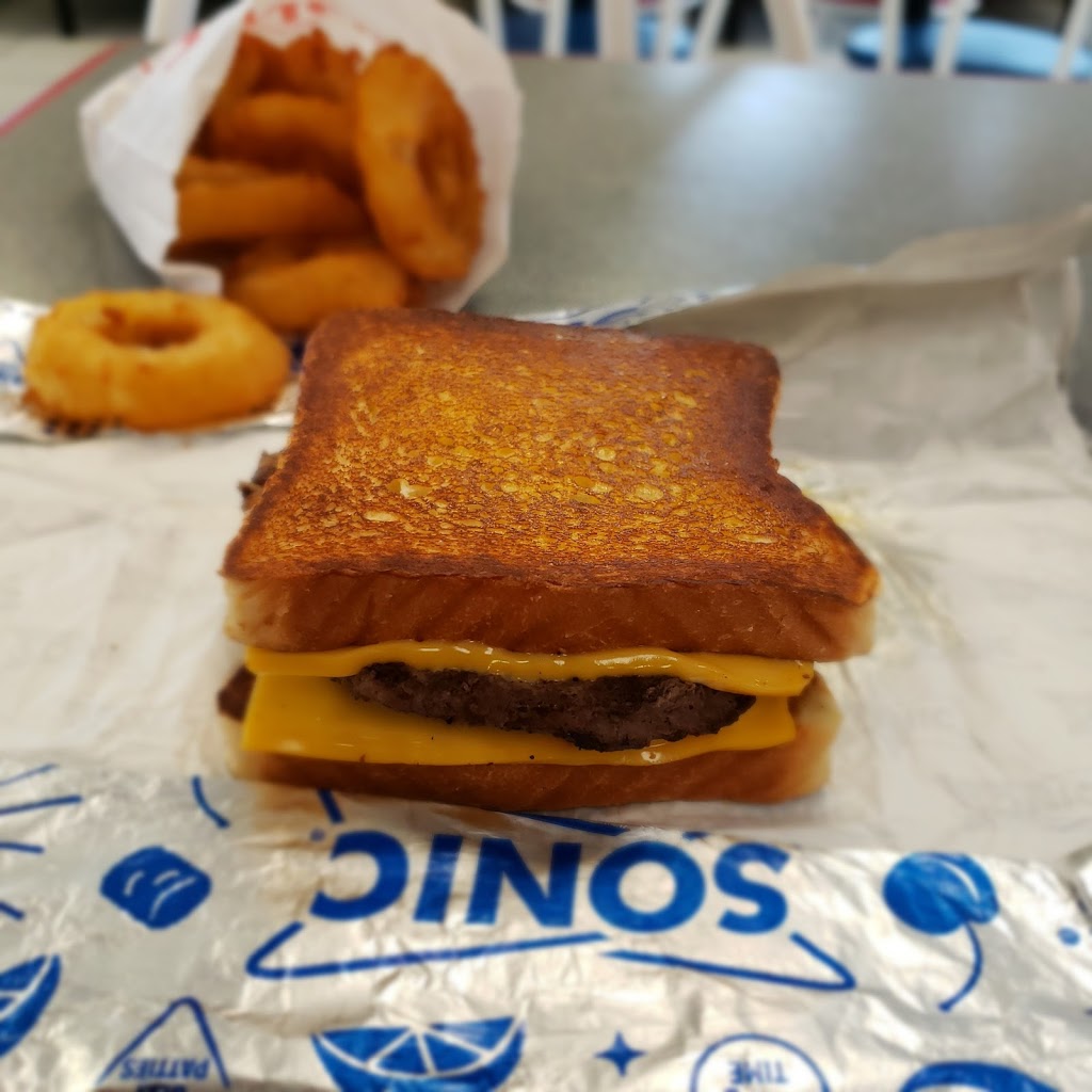 Sonic Drive-In | restaurant | 2725 Trinity Dr, Sioux City, IA 51108, USA | 7122390432 OR +1 712-239-0432