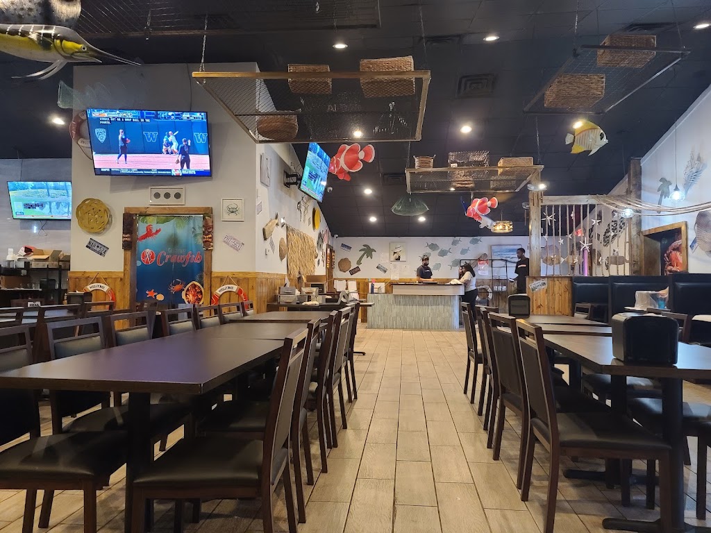 The Saucy Crawfish Seafood Wings and Bar | restaurant | 926 E Fowler Ave, Tampa, FL 33612, USA | 8135787906 OR +1 813-578-7906