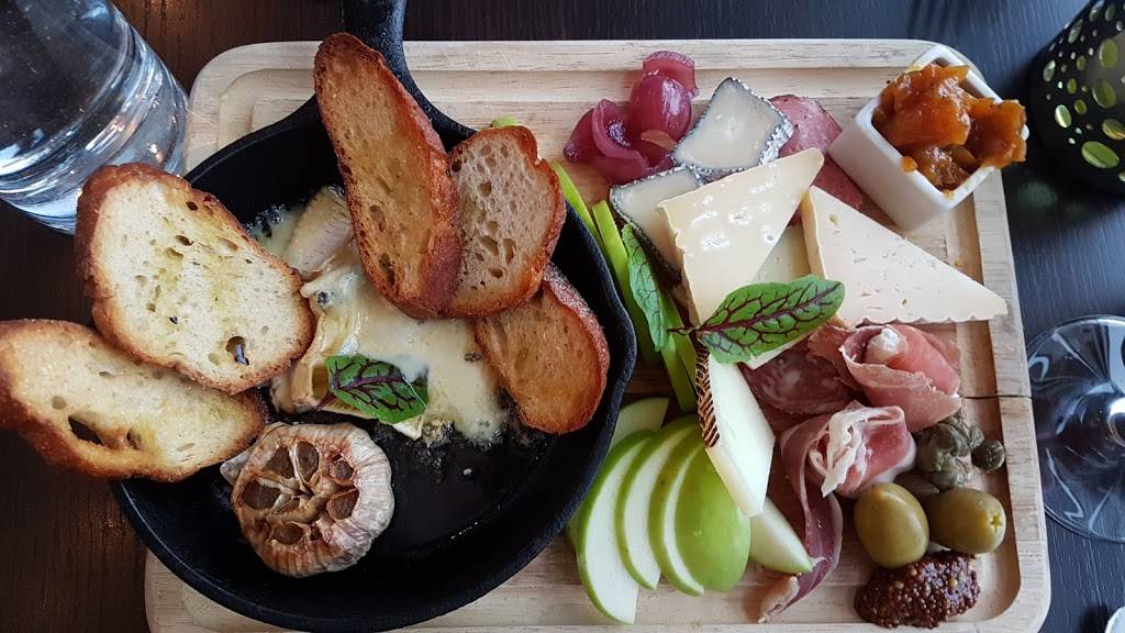 The Springs Restaurant | restaurant | 310 Springbank Dr, London, ON N6J 1G5, Canada | 5196571100 OR +1 519-657-1100