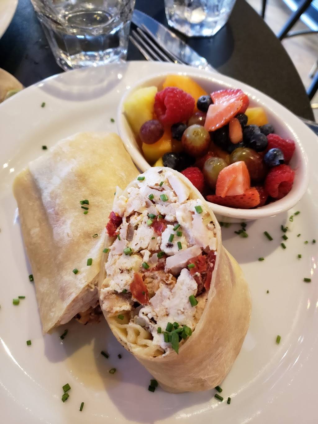 Hamburger Marys | restaurant | 531 Castro St #336, San Francisco, CA 94114, USA | 4155807145 OR +1 415-580-7145