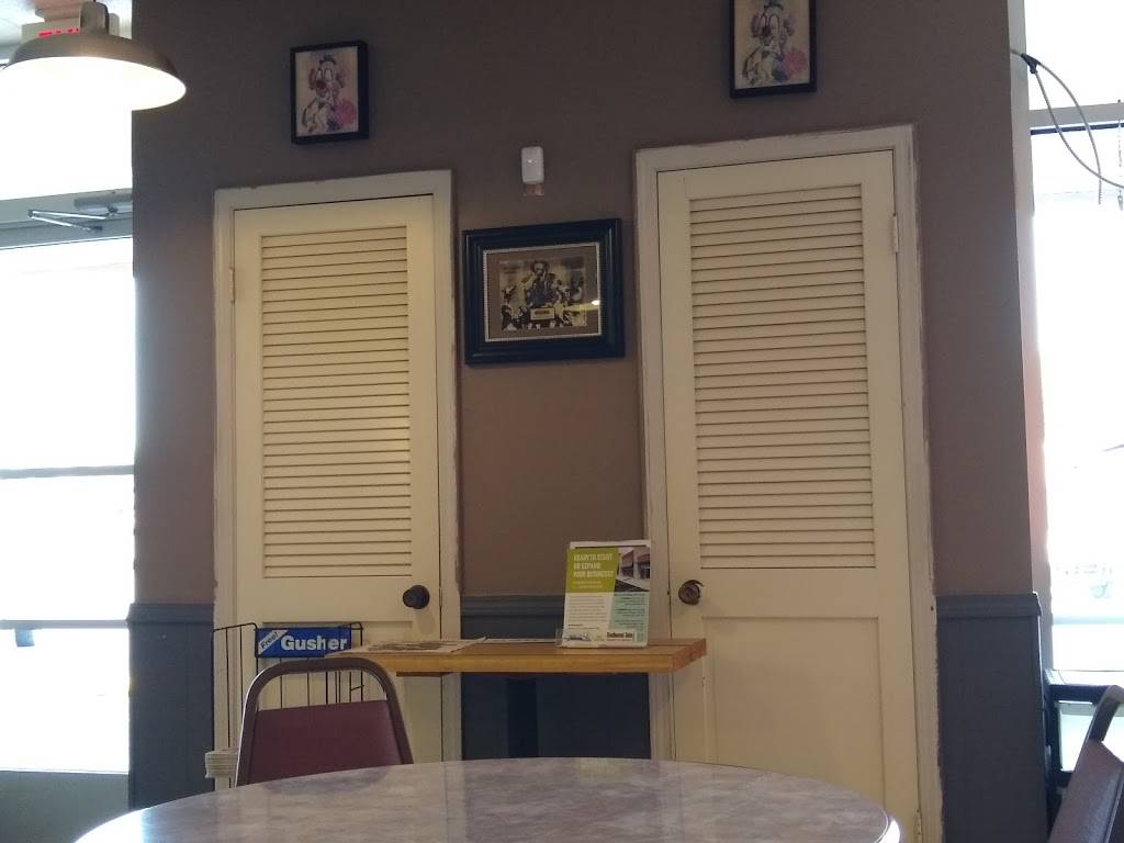 Carls Coney Island | restaurant | 4285 Southwest Blvd, Tulsa, OK 74107, USA | 9184452670 OR +1 918-445-2670