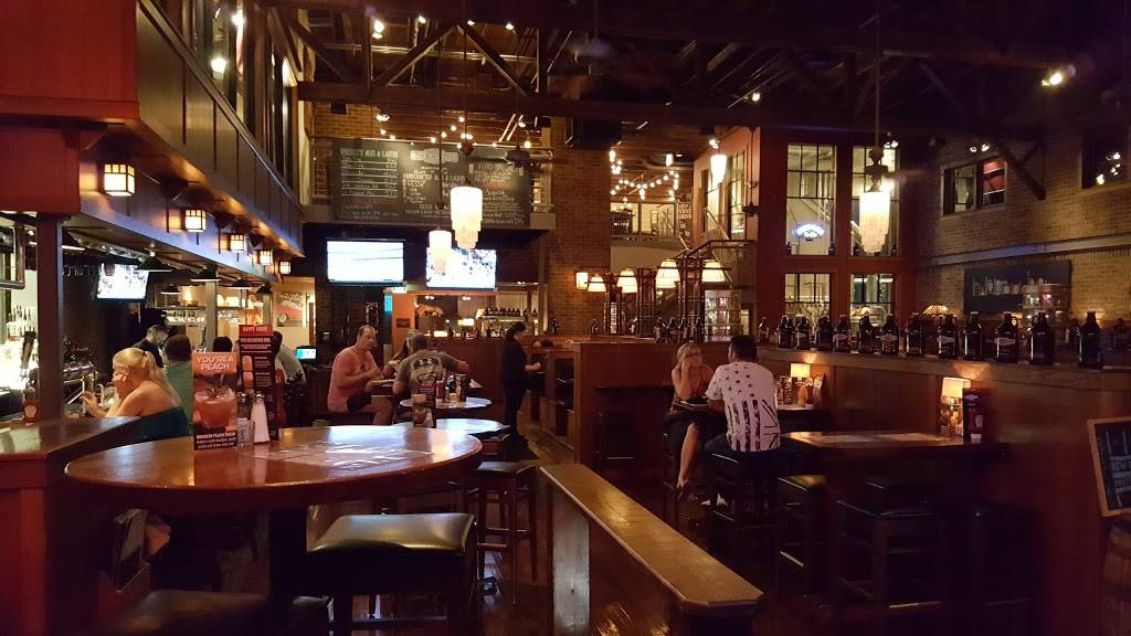 Rock Bottom Restaurant & Brewery | restaurant | 28256 Diehl Rd, Warrenville, IL 60555, USA | 6308361380 OR +1 630-836-1380