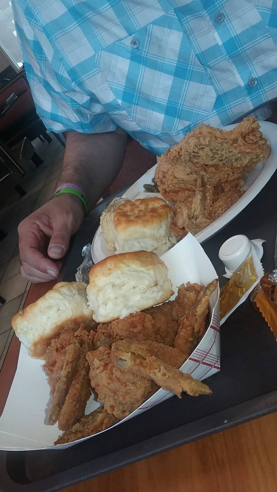 Lees Famous Recipe Chicken | meal delivery | 856 W Sherman Blvd, Muskegon, MI 49441, USA | 2317557333 OR +1 231-755-7333