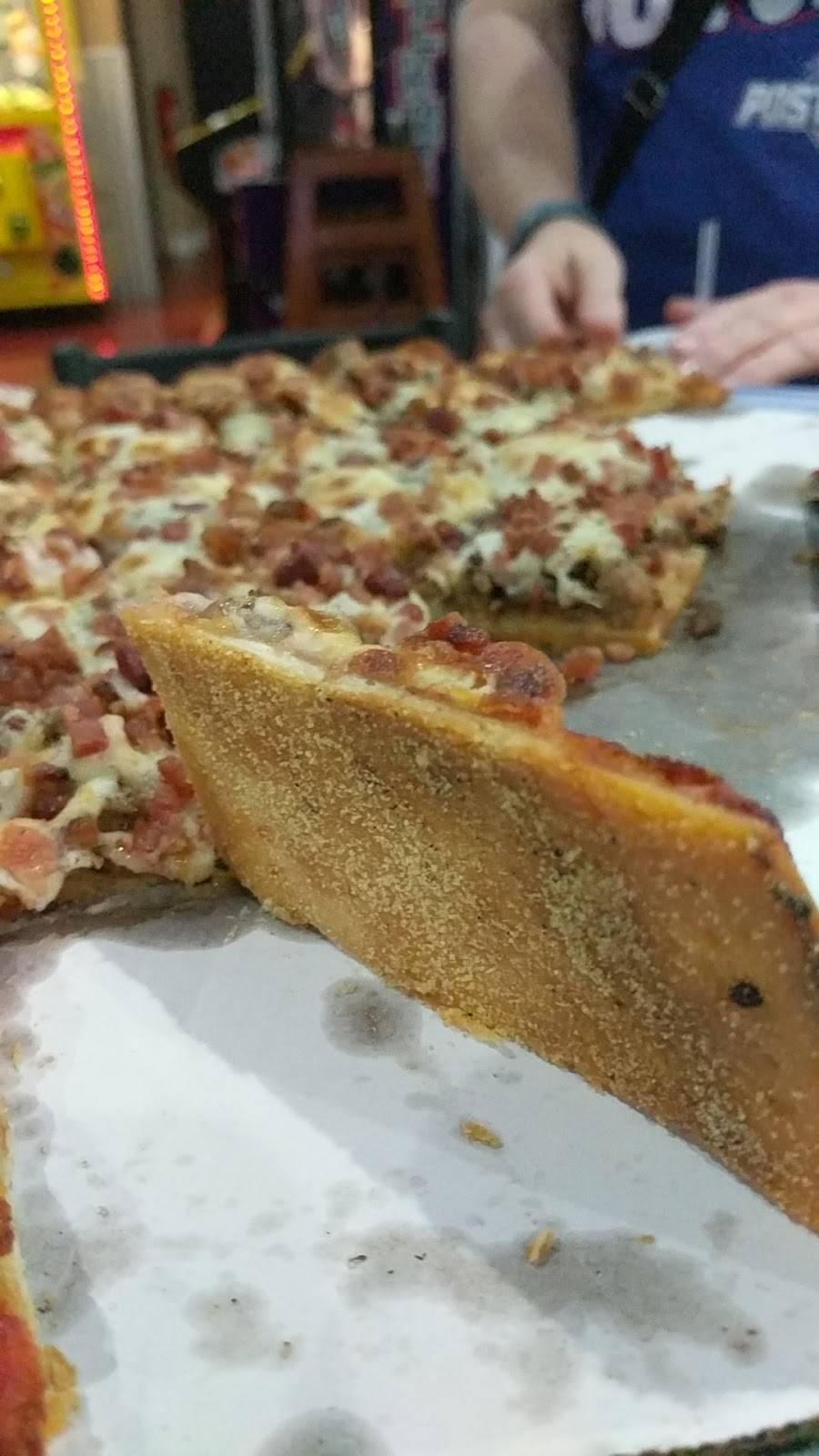 Lucanos Pizza & Catering | restaurant | 2400 Caton Farm Rd, Crest Hill, IL 60403, USA | 8155779200 OR +1 815-577-9200