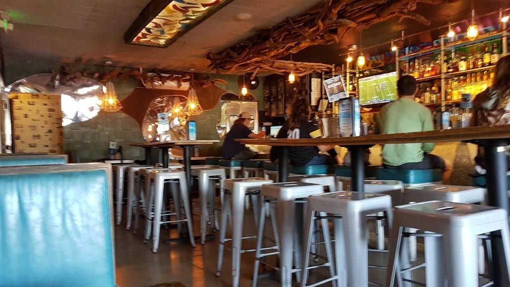 Single Fin Surf Grill | restaurant | 3844 Mission Blvd, San Diego, CA 92109, USA | 8583526611 OR +1 858-352-6611