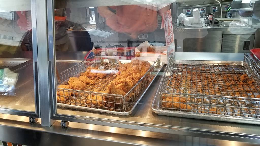 Popeyes Louisiana Kitchen | restaurant | 481 S Broadway, Salem, NH 03079, USA | 6034585564 OR +1 603-458-5564