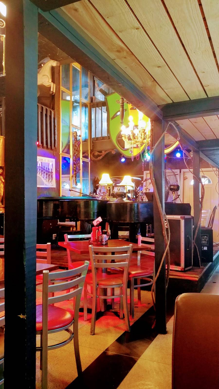 Ragin Cajun Piano Bar | restaurant | 210 W 3rd St, Alton, IL 62002, USA | 6184339119 OR +1 618-433-9119