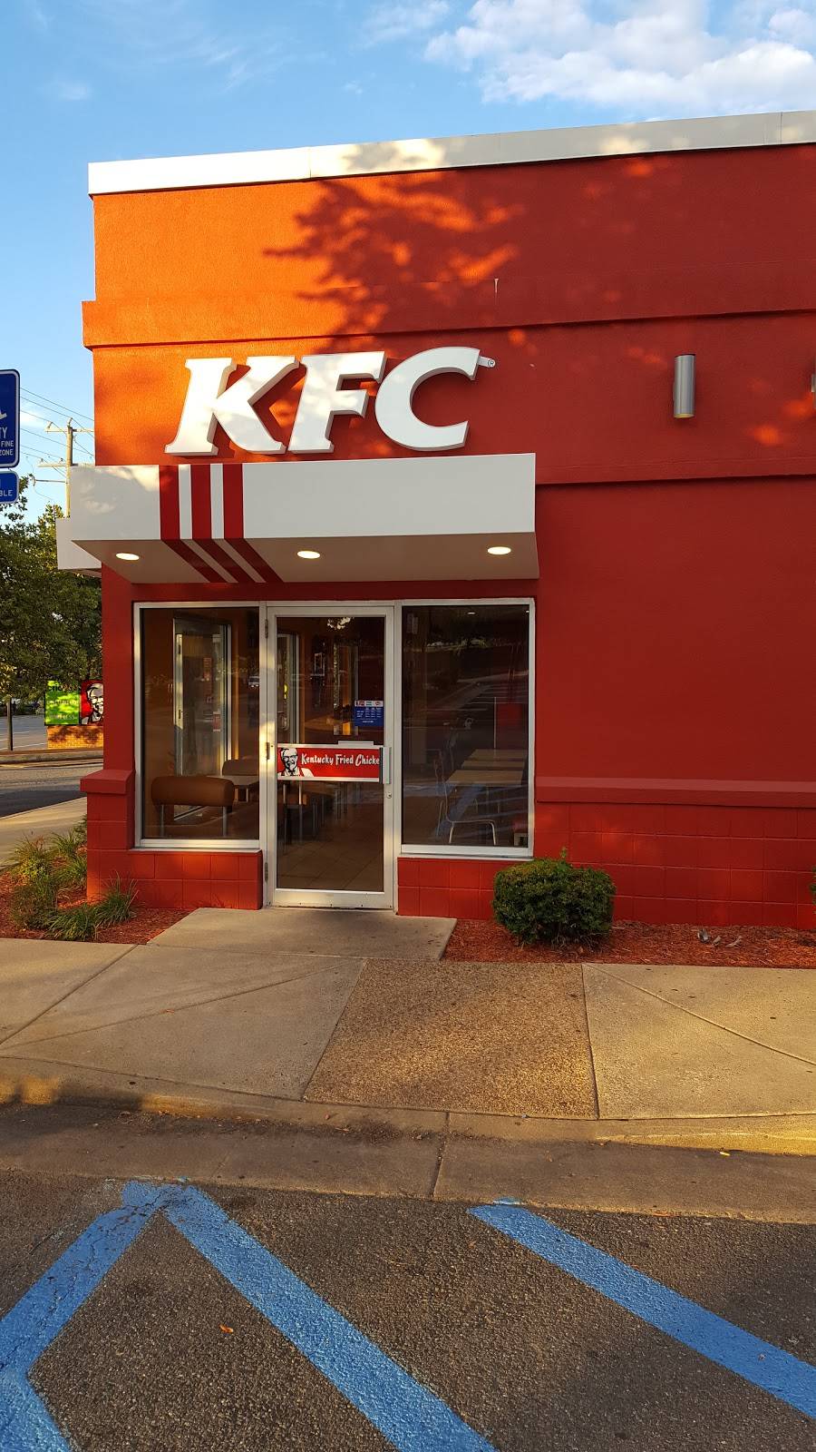 KFC | restaurant | 5711 Columbia Pike, Baileys Crossroads, VA 22041, USA | 7035781710 OR +1 703-578-1710