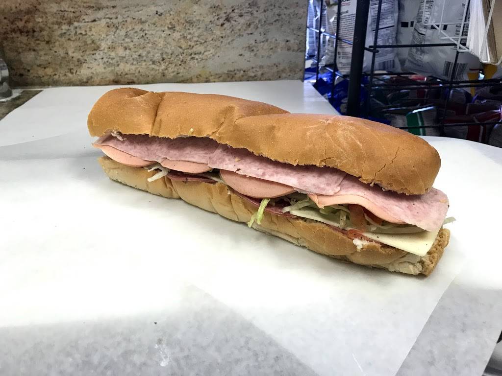 Lenas Sub Shop | meal takeaway | 9 Wenham St, Danvers, MA 01923, USA | 9787748413 OR +1 978-774-8413