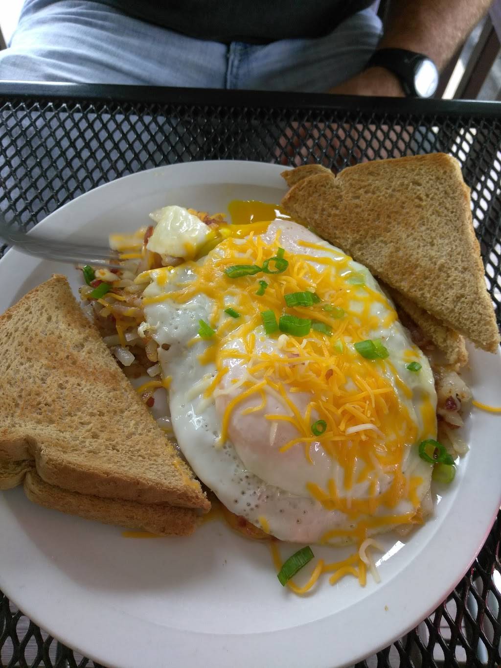 Lebos bar & grill | night club | 5869 Kellogg Ave, Cincinnati, OH 45230, USA | 5132321763 OR +1 513-232-1763