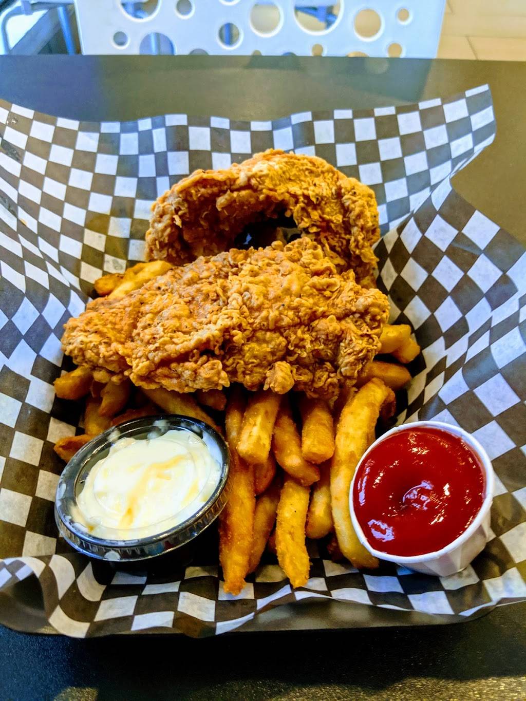 Crispys Resto Grill | restaurant | 1433 Woodroffe Ave, Nepean, ON K2G 2V5, Canada | 6136957575 OR +1 613-695-7575