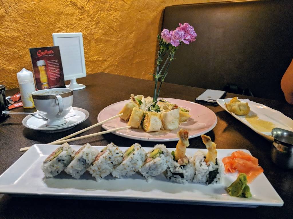 Sushi Den Teppanyaki | restaurant | 155 Wellington St E, Aurora, ON L4G 1J5, Canada | 9058413848 OR +1 905-841-3848