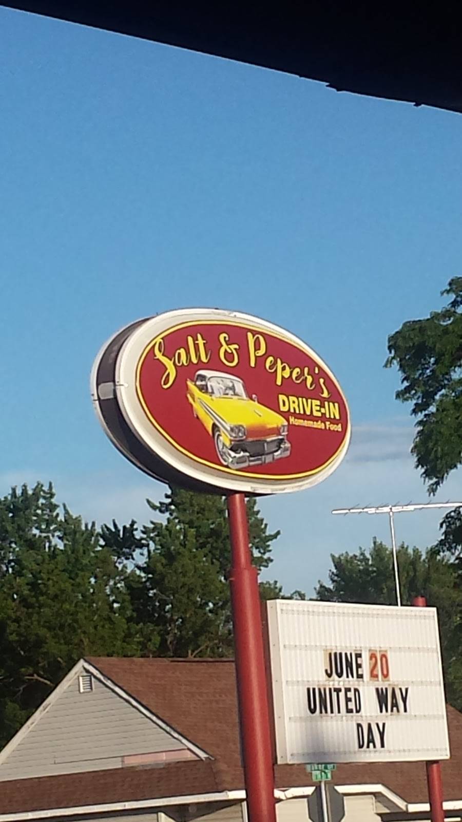 Salt & Pepers Drive-In | restaurant | 1621 Baker Dr, Wisconsin Rapids, WI 54494, USA | 7154230888 OR +1 715-423-0888