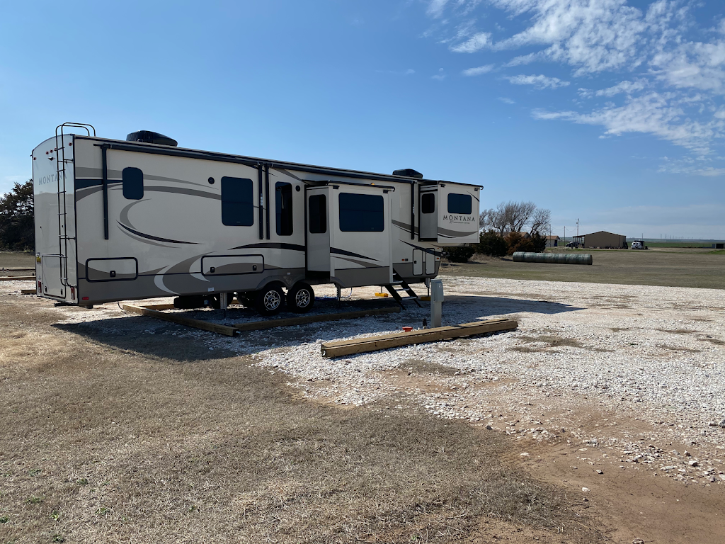 Moores Farm Service Center | restaurant | 602 US-270, Calumet, OK 73014, USA | 4058932510 OR +1 405-893-2510