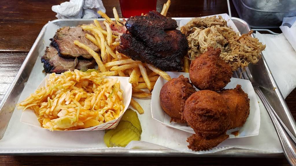 Bluegrass BBQ | restaurant | 609 Snidow St, Pembroke, VA 24136, USA | 5406262271 OR +1 540-626-2271