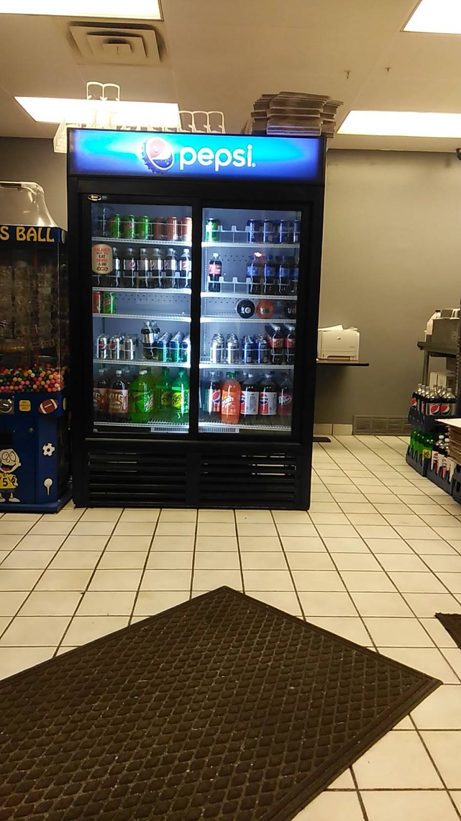 Geppettos Pizza & Ribs | restaurant | 15233 Triskett Rd, Cleveland, OH 44111, USA | 2162522000 OR +1 216-252-2000