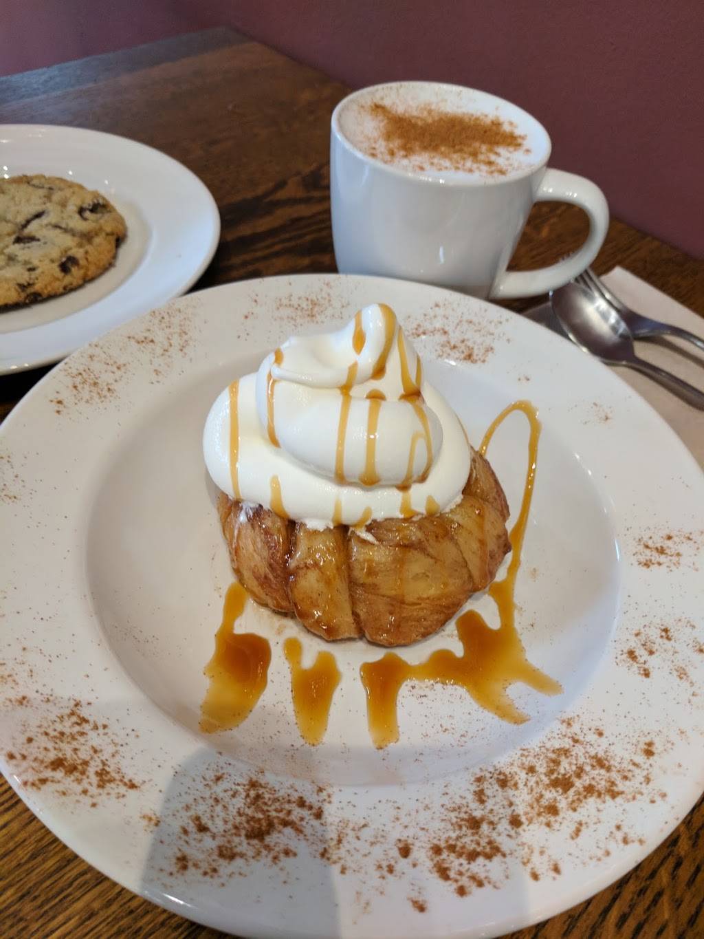 Archtop Cafe | cafe | 109 Lakeshore Rd E, Mississauga, ON L5G 1E2, Canada | 9052782233 OR +1 905-278-2233