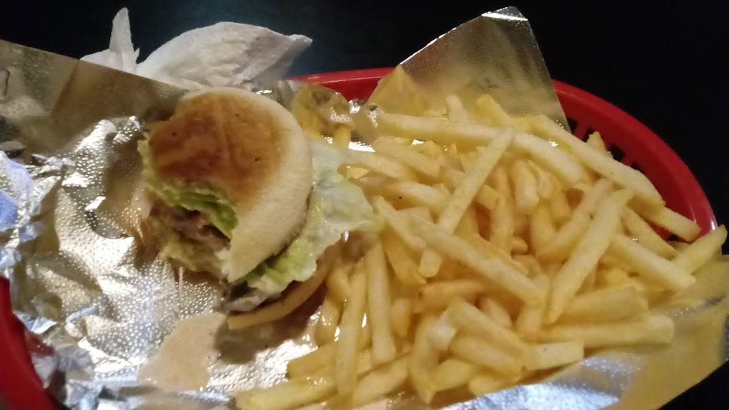 Dillons Burgers & Beers Restaurant | restaurant | 64647 Dillon Rd, Desert Hot Springs, CA 92240, USA | 7607747131 OR +1 760-774-7131