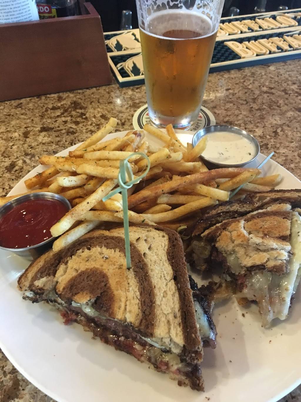 The Pint House | restaurant | 1547 W Katella Ave, Orange, CA 92867, USA | 7146337468 OR +1 714-633-7468