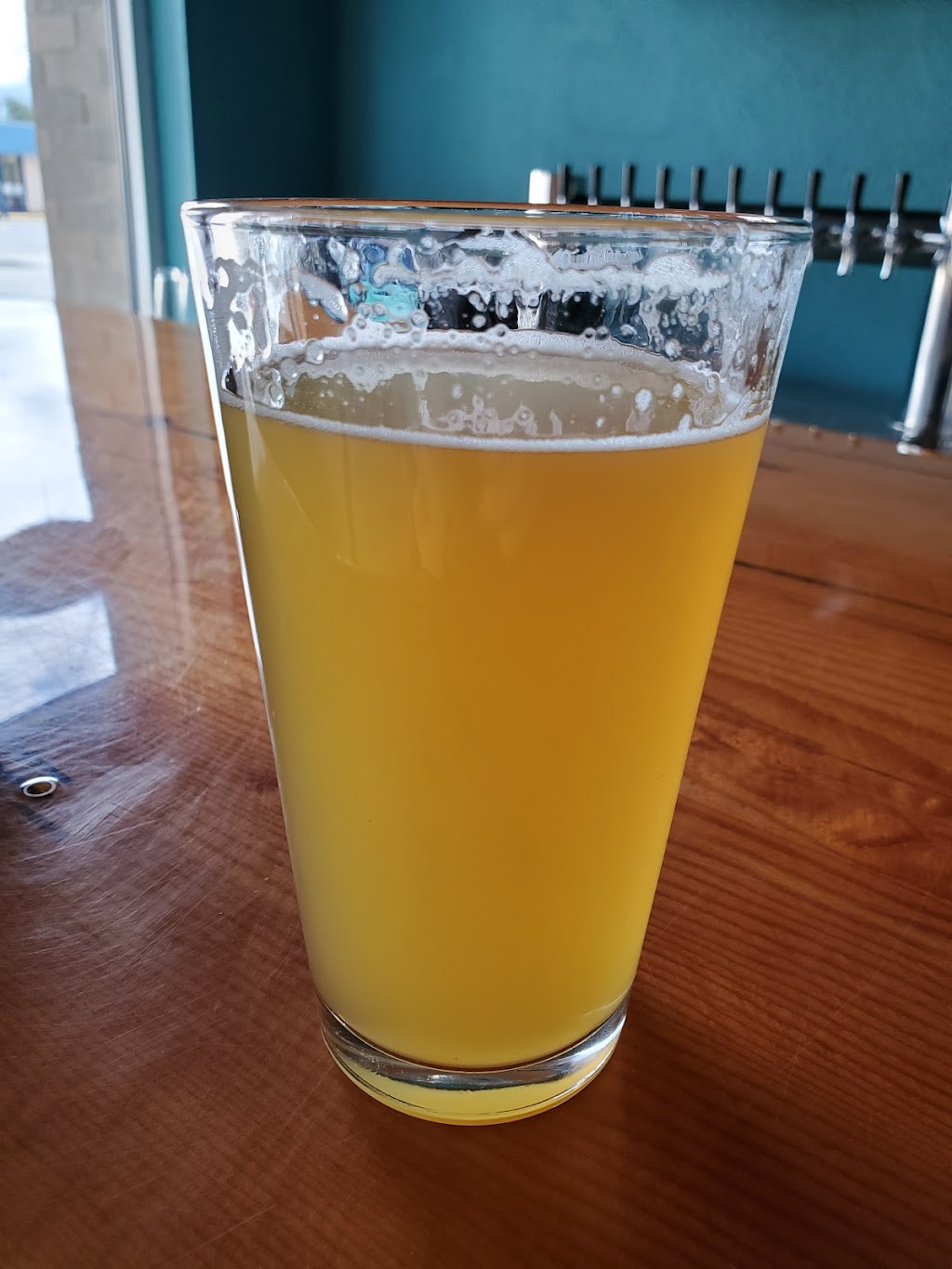 Hop & Vine Bottle Shop & Tap Room | restaurant | 220 S Columbia St, Seaside, OR 97138, USA | 5037175702 OR +1 503-717-5702