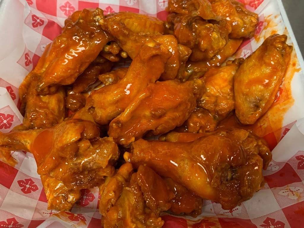 Wing Master | restaurant | 3125 N University St, Peoria, IL 61604, USA | 3096431388 OR +1 309-643-1388