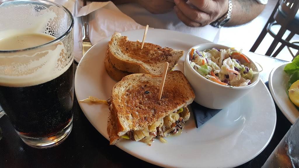 Rooster Creek Tavern | restaurant | 200 E Branch St, Arroyo Grande, CA 93420, USA | 8054892509 OR +1 805-489-2509