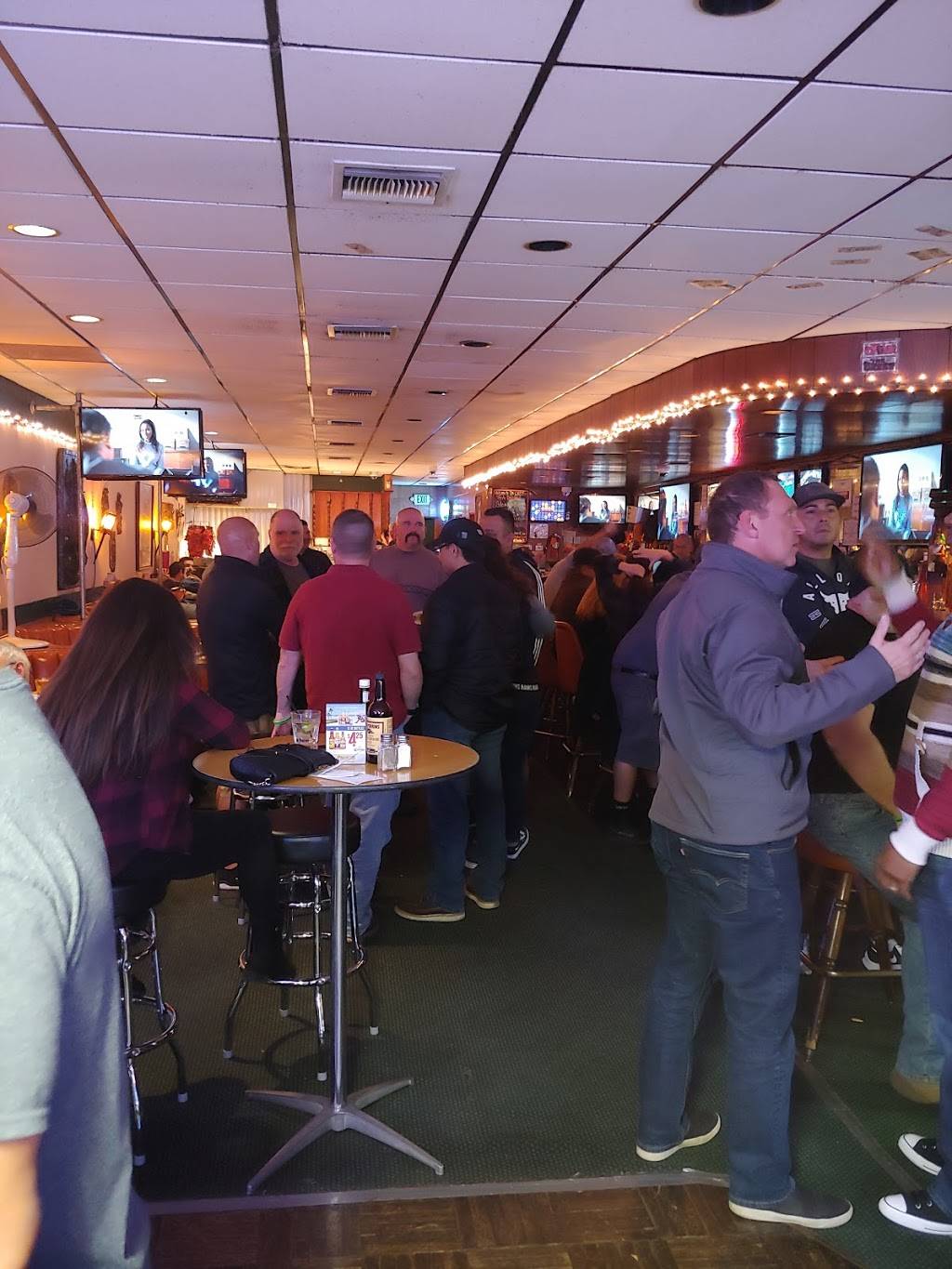 The Crest | restaurant | 5921 Temple City Blvd, Temple City, CA 91780, USA | 6262851811 OR +1 626-285-1811