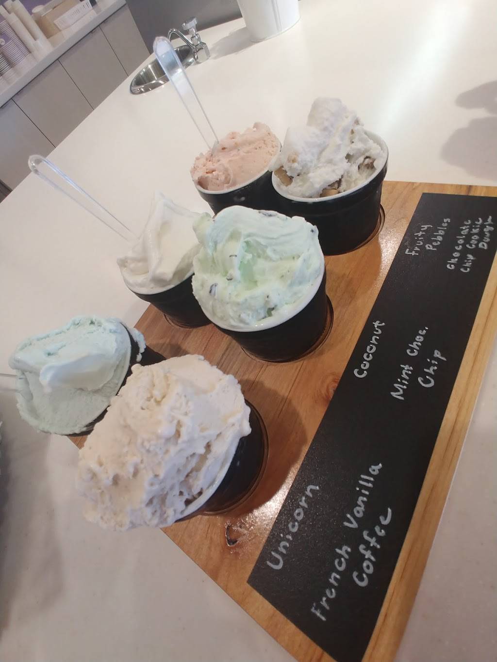 Saras Artisan Gelato | restaurant | 933 Anderson Dr Ste F, Green Bay, WI 54304, USA | 9203287140 OR +1 920-328-7140