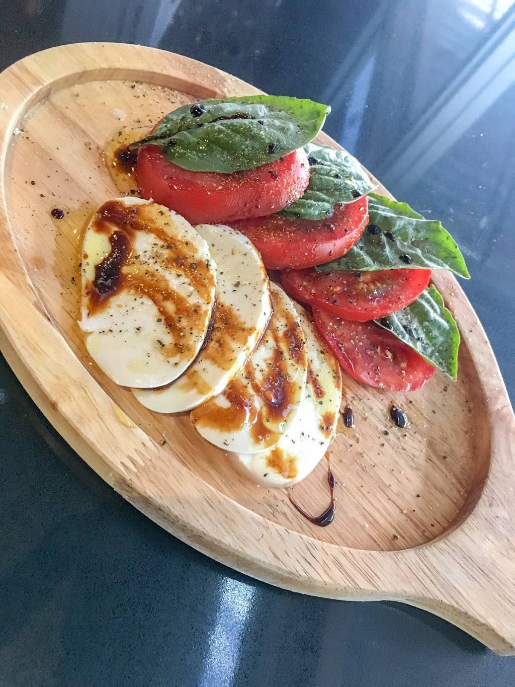 Rott n Grapes Uptown | restaurant | 4750 N Central Ave Ste 140, Phoenix, AZ 85012, USA | 6028881667 OR +1 602-888-1667