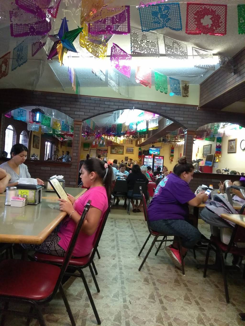 El Puesto Mexican Restaurant | restaurant | 766 Old Hwy 90 W, San Antonio, TX 78237, USA | 2104321400 OR +1 210-432-1400