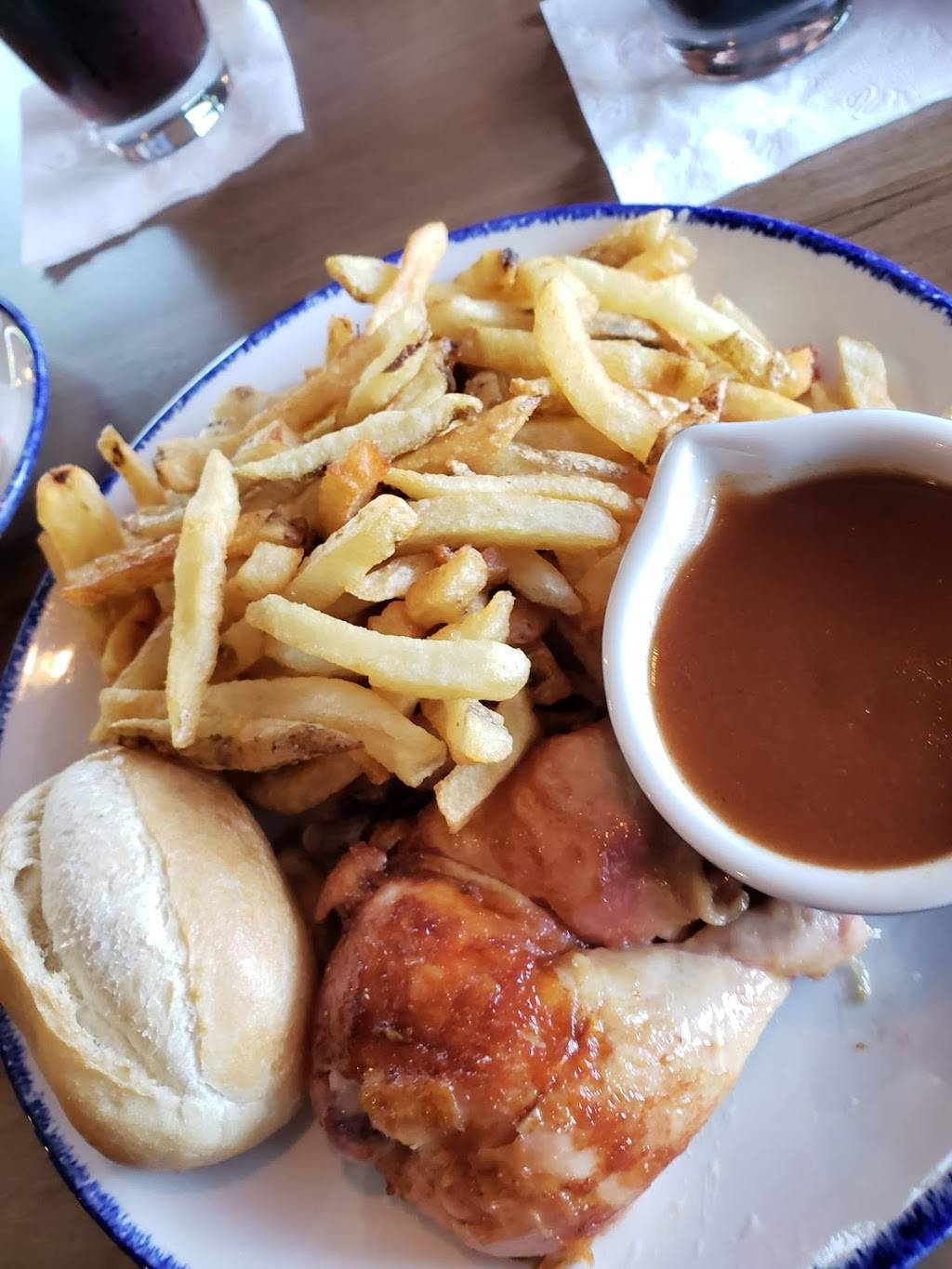 Swiss Chalet | restaurant | 2555 Victoria Park Ave, Scarborough, ON M1T 1A3, Canada | 4164949693 OR +1 416-494-9693