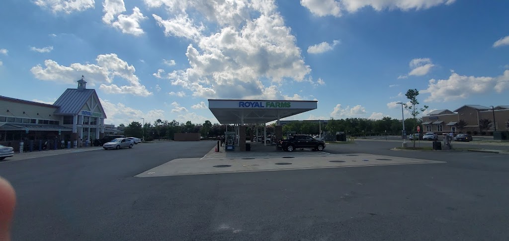 Royal Farms | meal takeaway | 25451 Lizzio Center Dr, Chantilly, VA 20152, USA | 7032601989 OR +1 703-260-1989