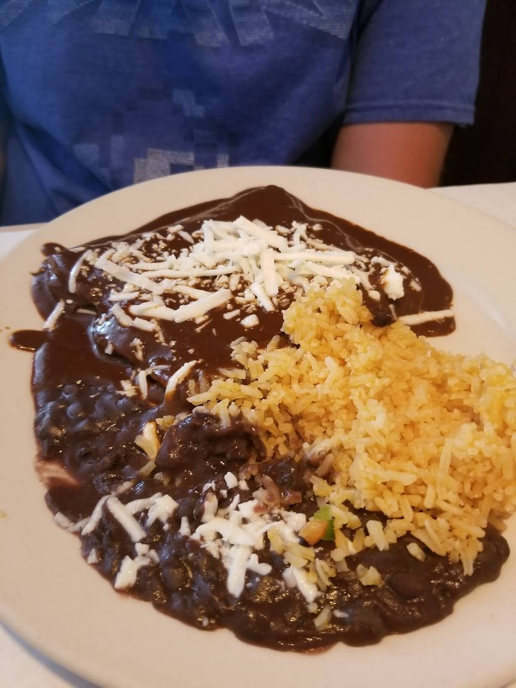 Yolo Mexican Eatery | restaurant | 5111 Brown St, Skokie, IL 60077, USA | 8476740987 OR +1 847-674-0987