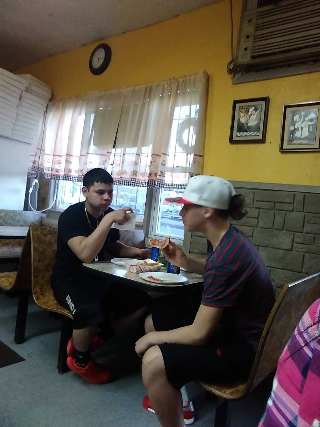 Lukulos Pizza House | restaurant | 426 Mt Pleasant St, New Bedford, MA 02746, USA | 5089963219 OR +1 508-996-3219