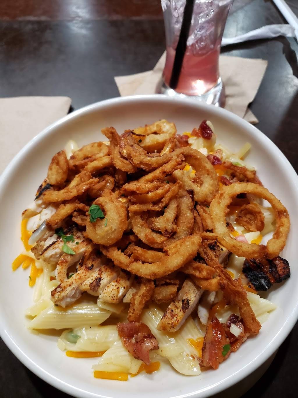 Applebees Grill + Bar | restaurant | 5928 SW 17th St, Topeka, KS 66604, USA | 7852723664 OR +1 785-272-3664