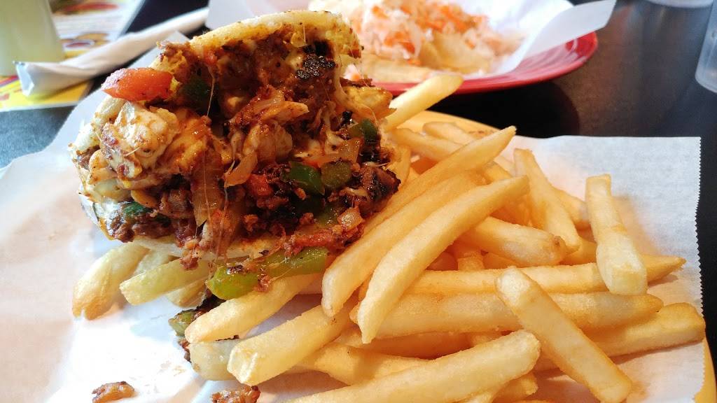 El Arepazo Y Pupuseria | restaurant | 22799 Lorain Rd, Cleveland, OH 44126, USA | 4407161961 OR +1 440-716-1961