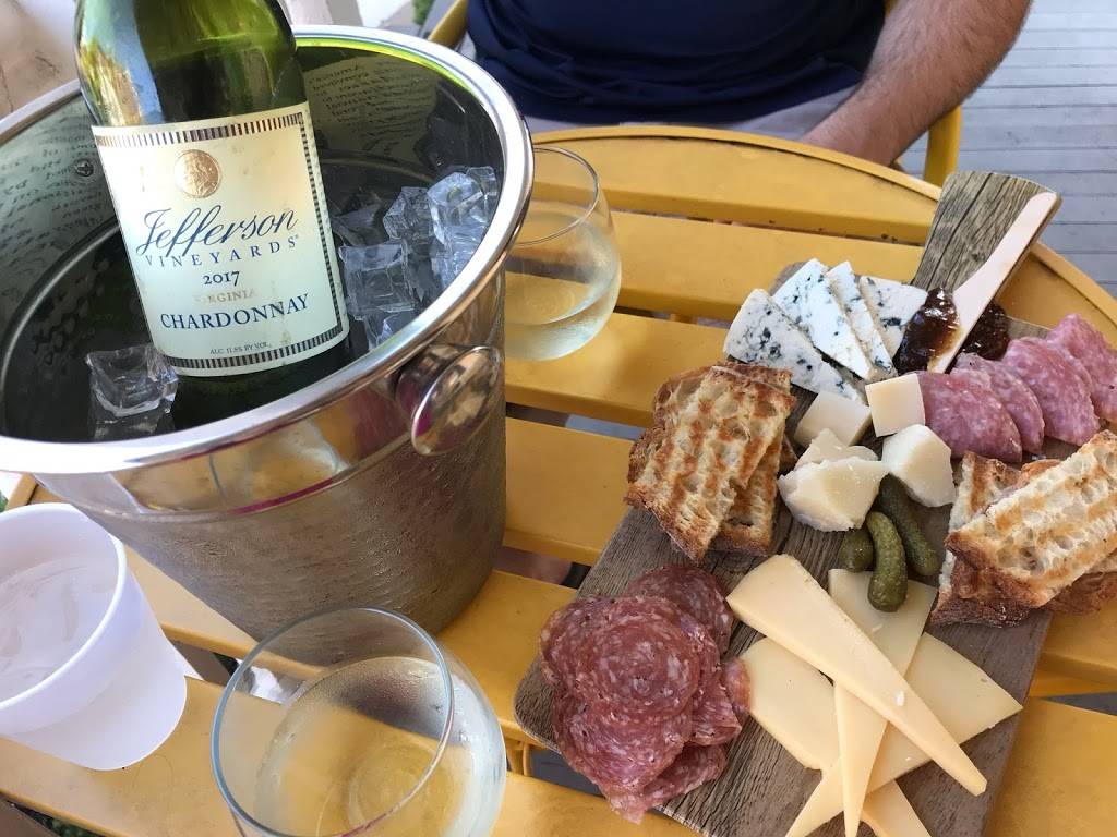 Bites Wine & Grilled Cheese Bar | restaurant | 105 S King St, Leesburg, VA 20175, USA | 5719184643 OR +1 571-918-4643