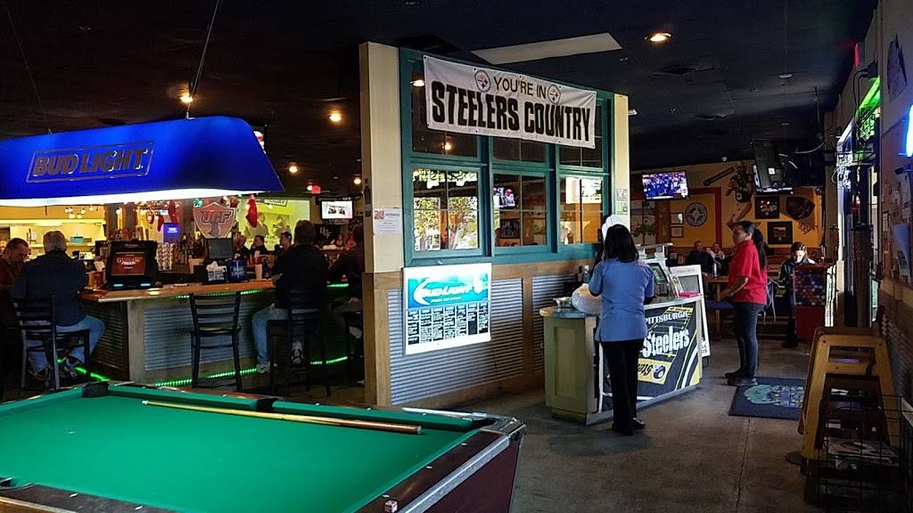 Froggers Grill & Bar | restaurant | 27 Alafaya Woods Blvd, Oviedo, FL 32765, USA | 4073598388 OR +1 407-359-8388