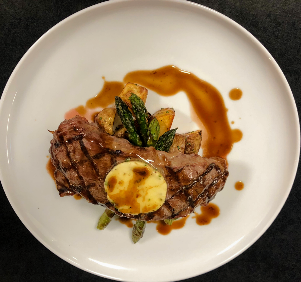 The Diner Bistro | restaurant | 310 Main St W, Grimsby, ON L3M 1S6, Canada | 2892358474 OR +1 289-235-8474