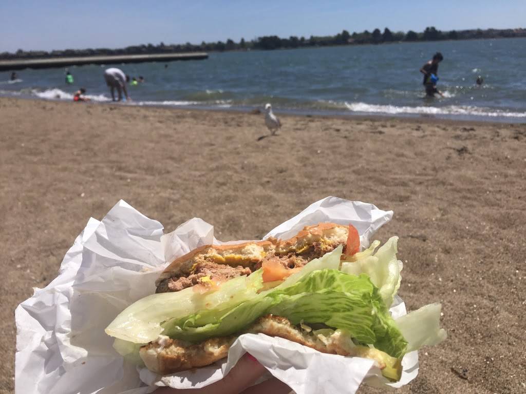 Giant Burger | restaurant | 750 Doolittle Dr, San Leandro, CA 94577, USA | 5106356611 OR +1 510-635-6611