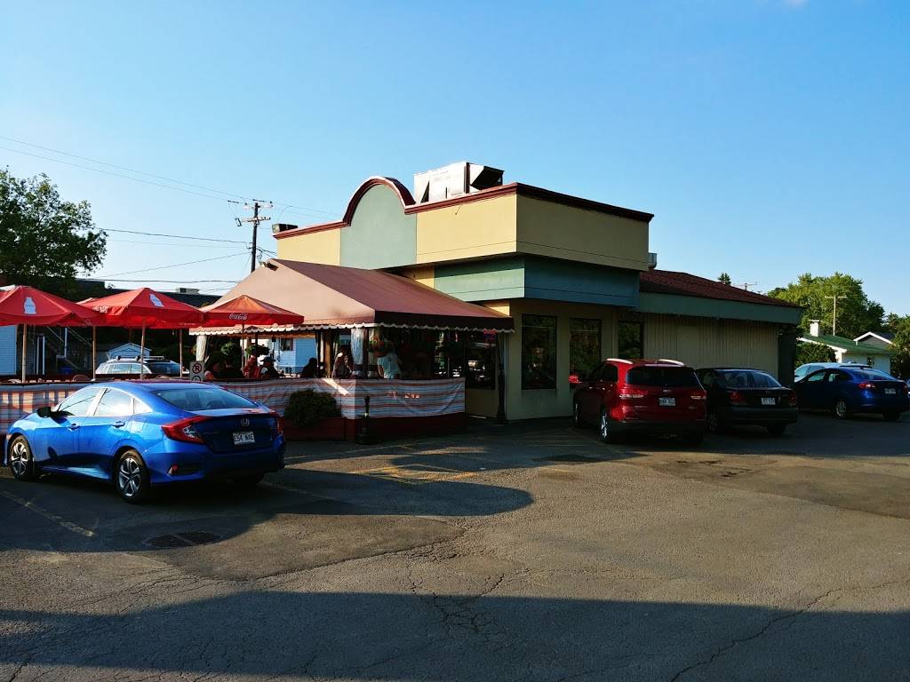 Restaurant Rest-Poutine | restaurant | 554 Boulevard du, Boulevard Curé-Labelle, Blainville, QC J7C 2L5, Canada | 4504355468 OR +1 450-435-5468