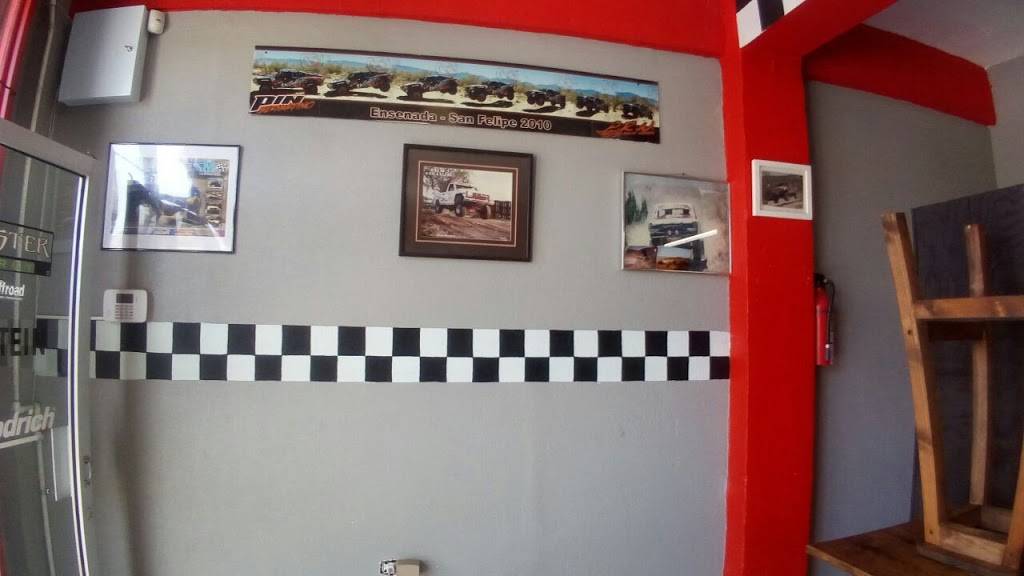 Racing Wings | restaurant | Calle Calafia 323, Colonia Popular 89, Popular 1989, 22812 Ensenada, B.C., Mexico | 016462592600 OR +52 646 259 2600