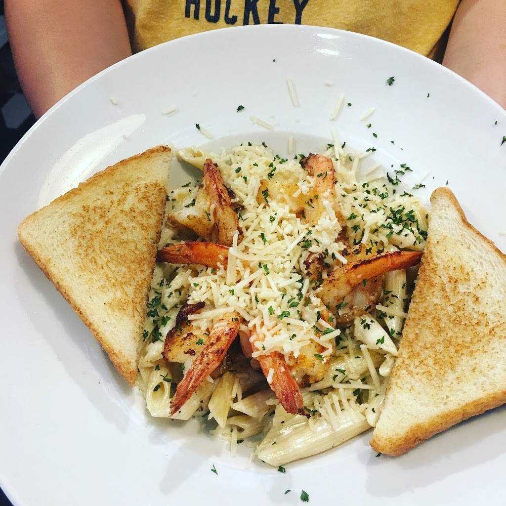 Hanks Family Diner | restaurant | 17 N Park St, Hohenwald, TN 38462, USA | 9312953463 OR +1 931-295-3463