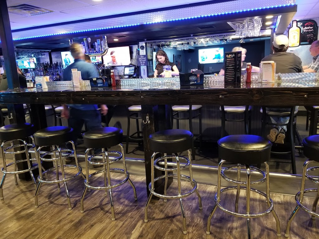 Rae Rocks Bar & Grill | restaurant | 159 Pelham St, Methuen, MA 01844, USA | 9786888100 OR +1 978-688-8100