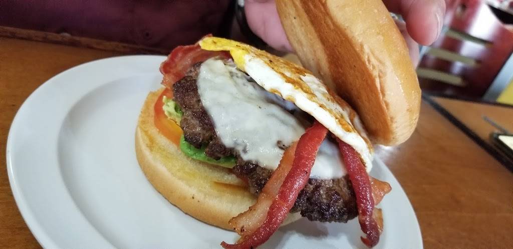 Stomps Burger Joint | restaurant | 3107 TX-146, Bacliff, TX 77518, USA | 2813390785 OR +1 281-339-0785