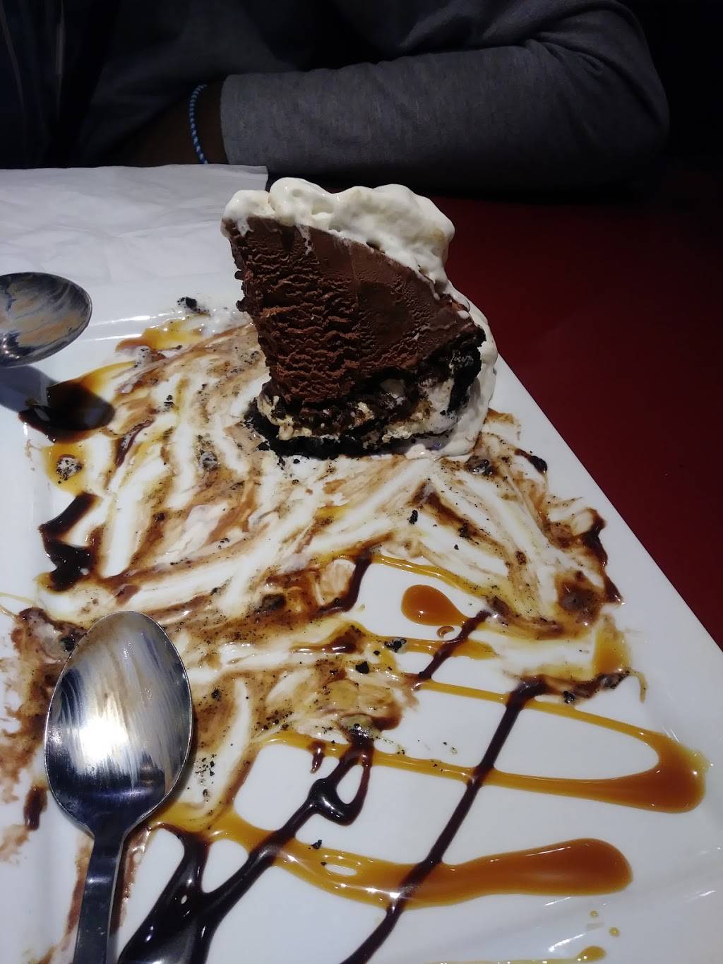 Red Robin Gourmet Burgers and Brews | restaurant | 18650 Ford Rd, Detroit, MI 48228, USA | 3139968910 OR +1 313-996-8910