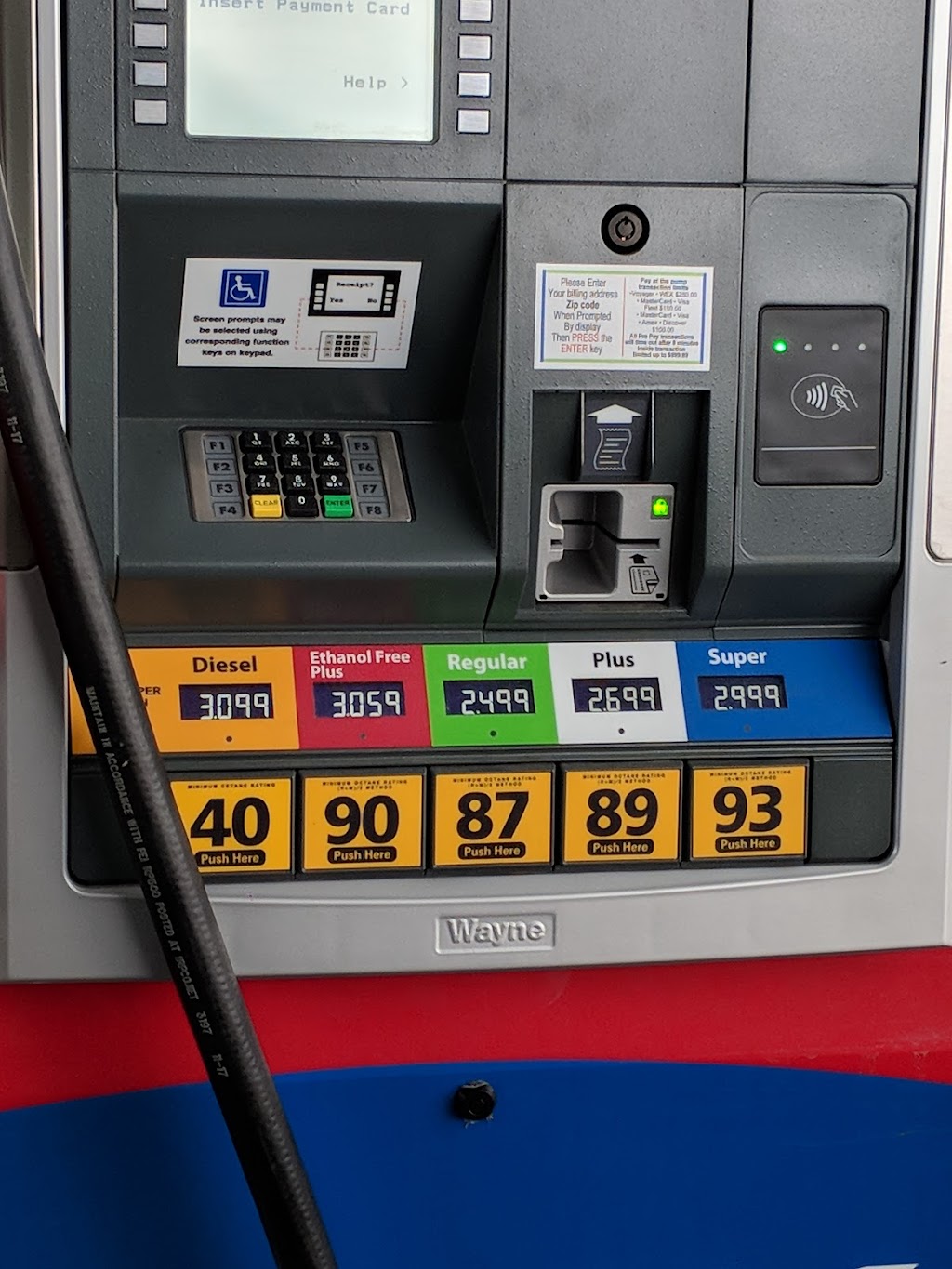 Royal Farms | meal takeaway | 260 Crooked Run Plaza, Front Royal, VA 22630, USA | 5405511818 OR +1 540-551-1818