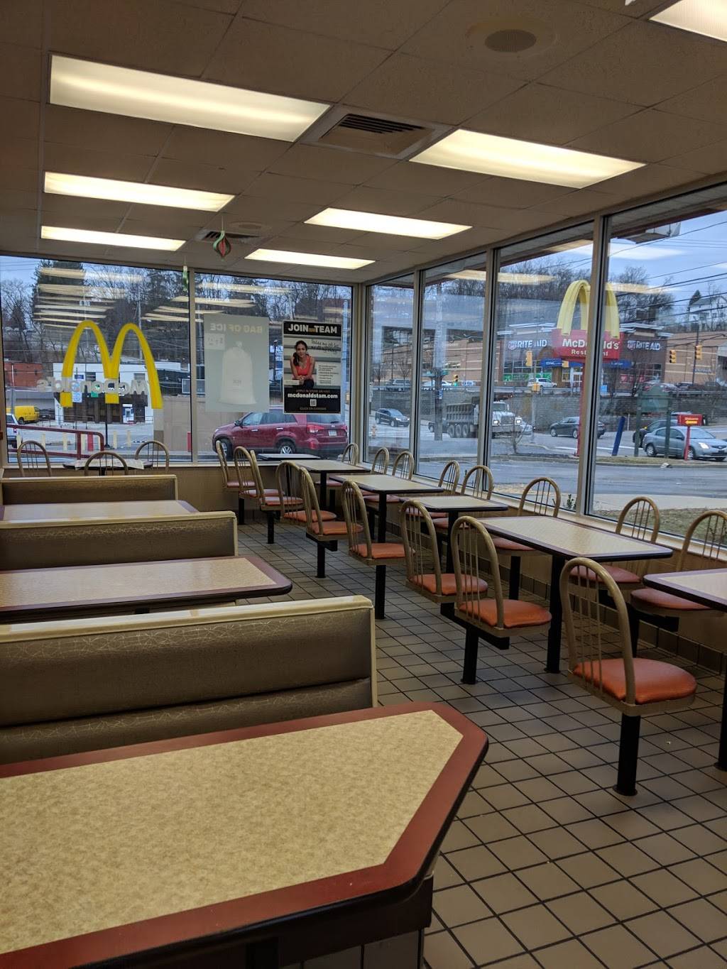 McDonalds | cafe | 1 Poplar St, Pittsburgh, PA 15205, USA | 4129213132 OR +1 412-921-3132