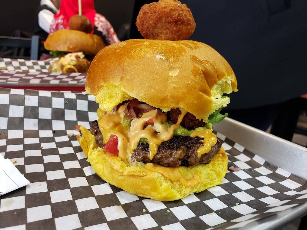 Top Gun burger | restaurant | 3-5955 Latimer Dr, Mississauga, ON L5V 0B7, Canada | 9055420999 OR +1 905-542-0999