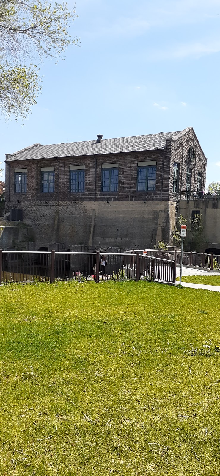 Falls Overlook Cafe | restaurant | 825 N Weber Ave, Sioux Falls, SD 57103, USA | 6053674885 OR +1 605-367-4885